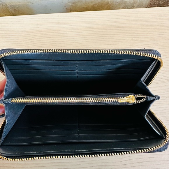 Coach - Picture 8 of 10